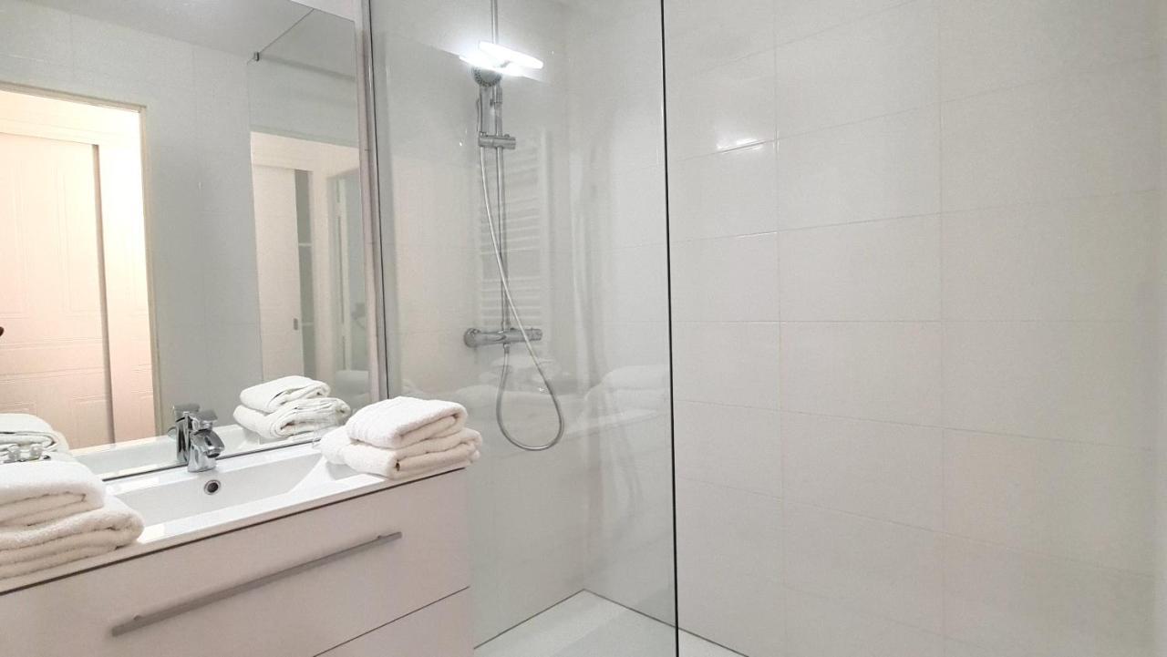 Fasthotel Oloron Hostellerie Du Paon Blanc Lurbe-Saint-Christau Exterior foto