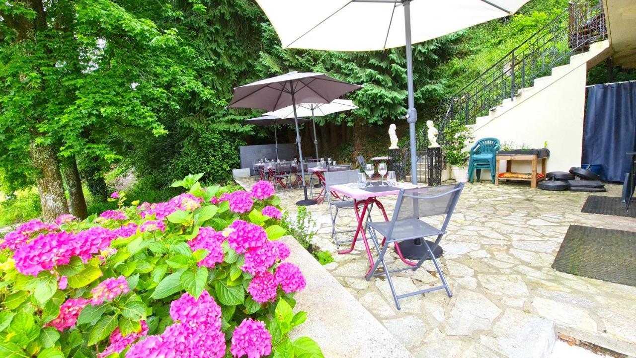 Fasthotel Oloron Hostellerie Du Paon Blanc Lurbe-Saint-Christau Exterior foto